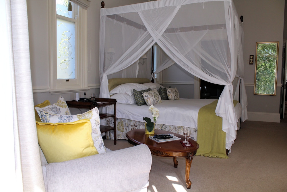 Hacklewood Hill Country House 25/70