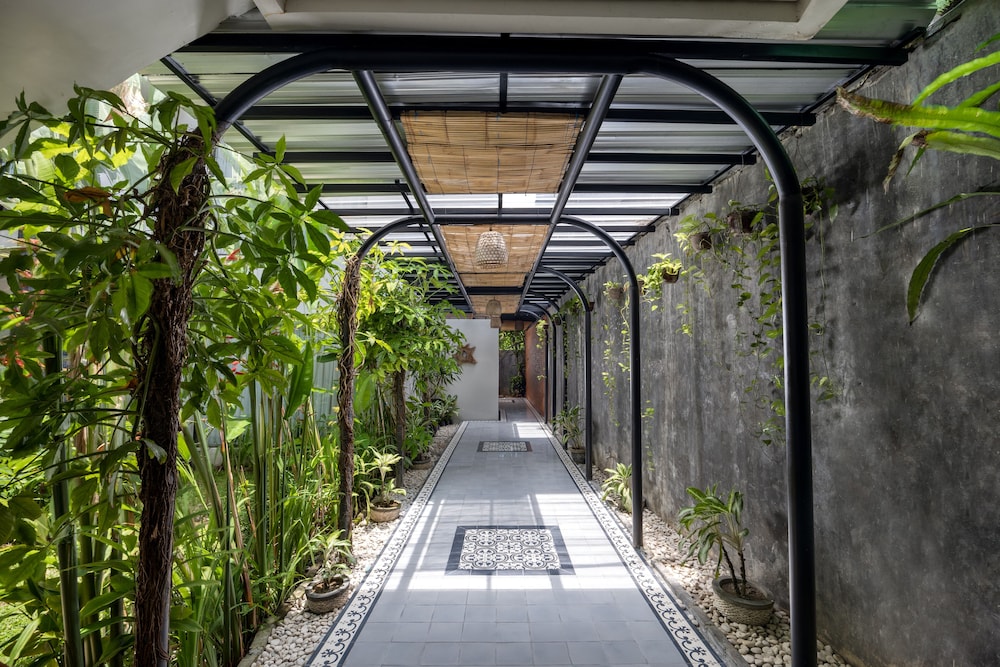 Taksu Sanur Hotel 74/76