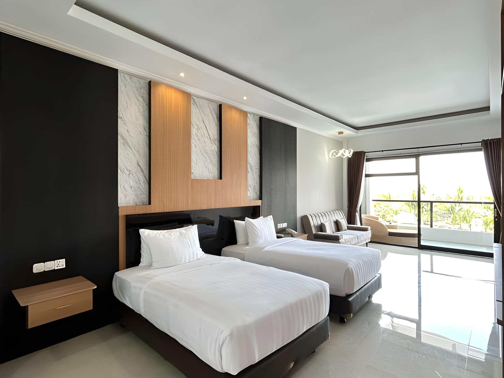 Premier, Twin Beds, Pool View