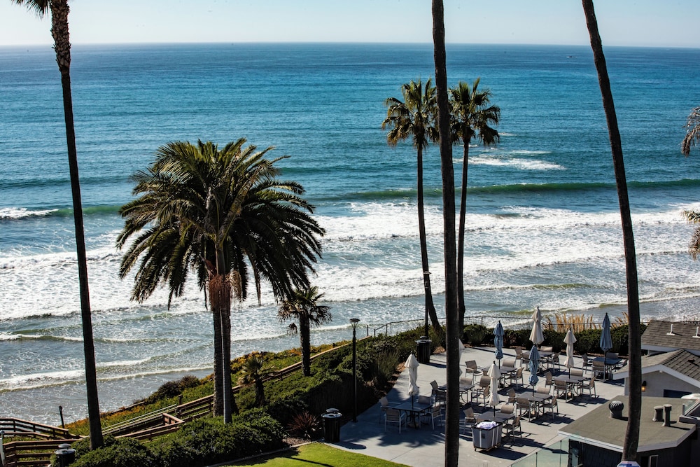SeaCrest Oceanfront Hotel 67/70
