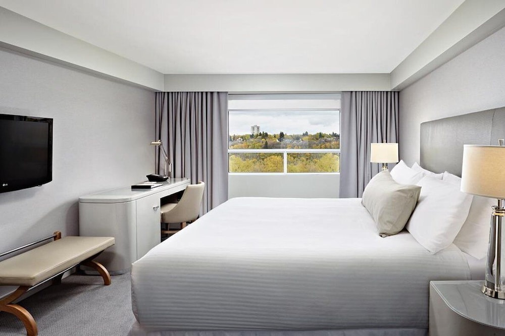 The James Hotel 12/48