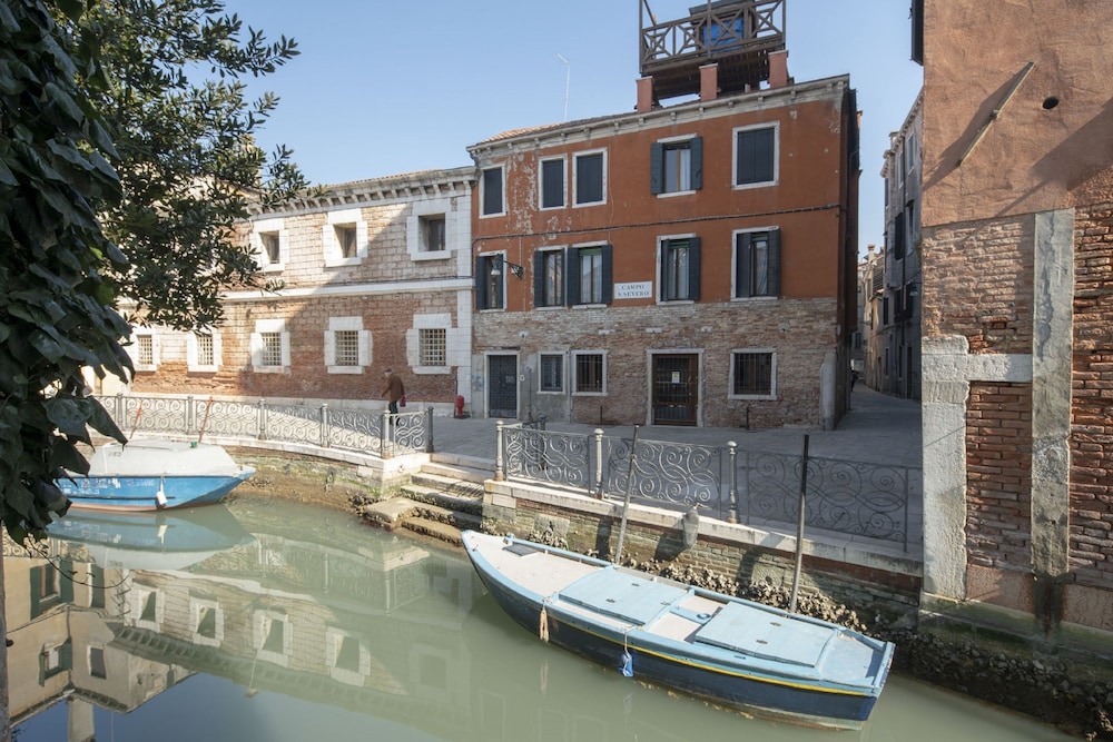 Apartments in San Marco with Canal View 26/37