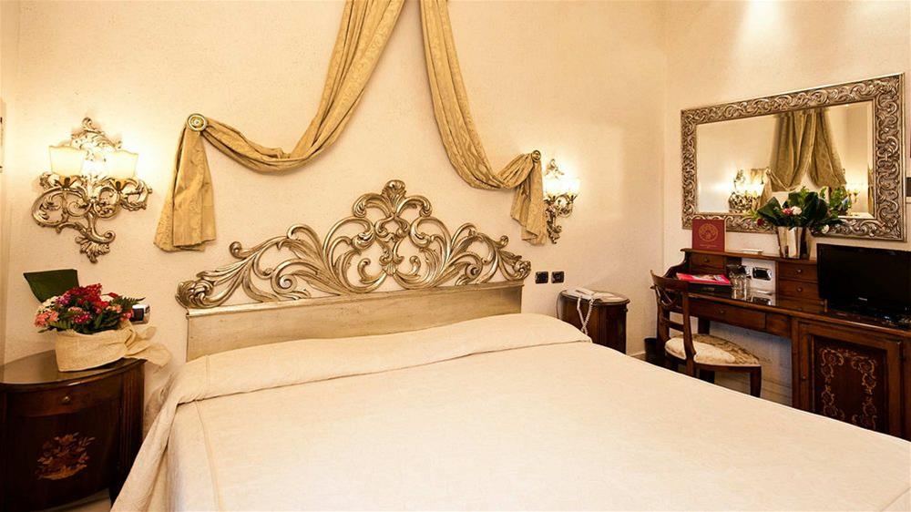 Hotel Aventino 11/84