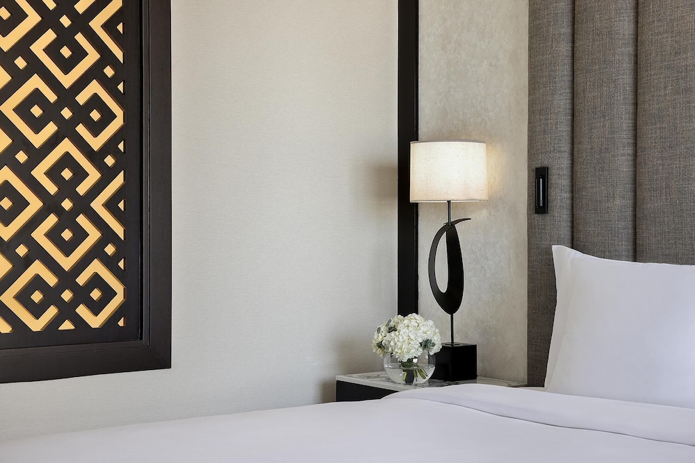 Dusit Thani Dubai 16/50