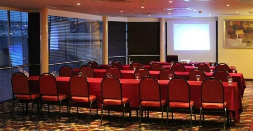 Mcgettigan's Hotel Letterkenny 30/35