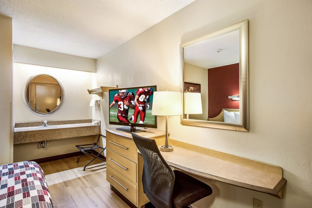 Red Roof Inn Detroit - Plymouth/Canton 19/23