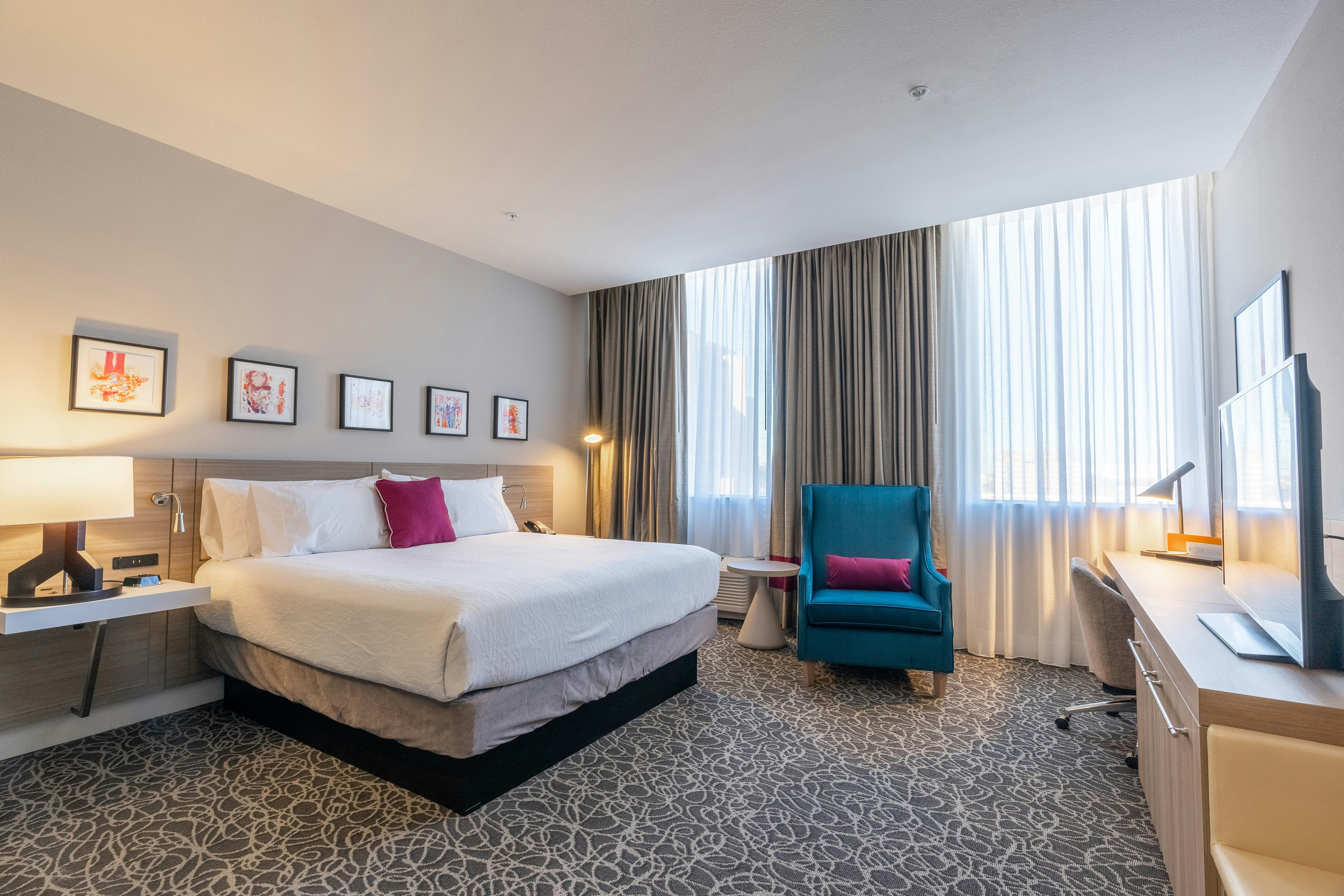 ROOM, KING BED