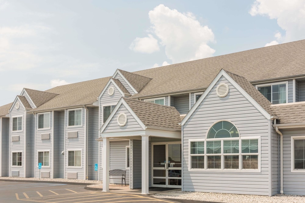 Microtel Inn and Suites by Wyndham Sainte Genevieve 1/25