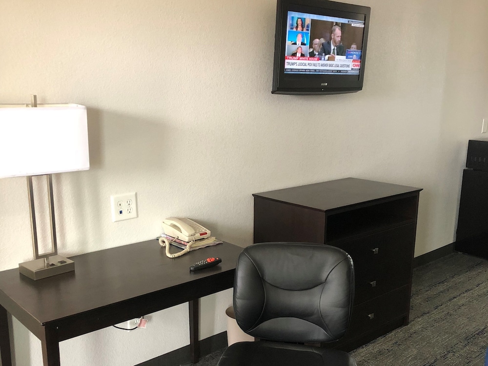 Executive Inn And Suites Joaquin 19/33