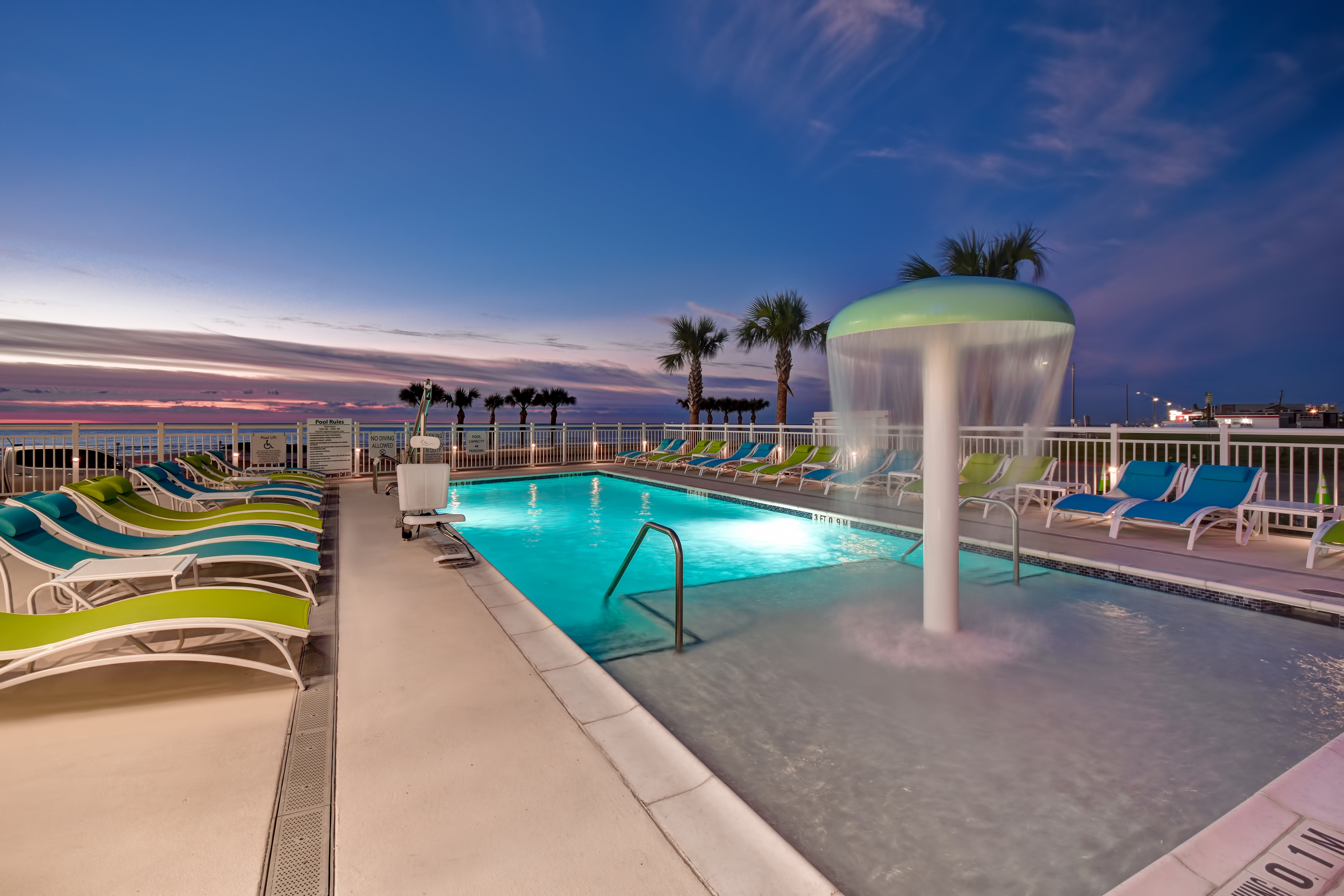 Holiday Inn Express Suites Galveston Beach 63/65