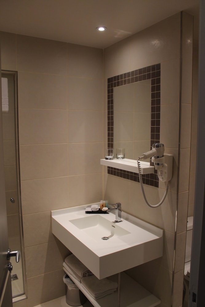 Hotel Saint Cyr Etoile 65/65