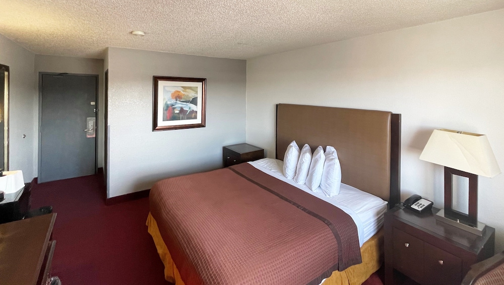 Magnuson Hotel Fort Wayne North Coliseum 25/63
