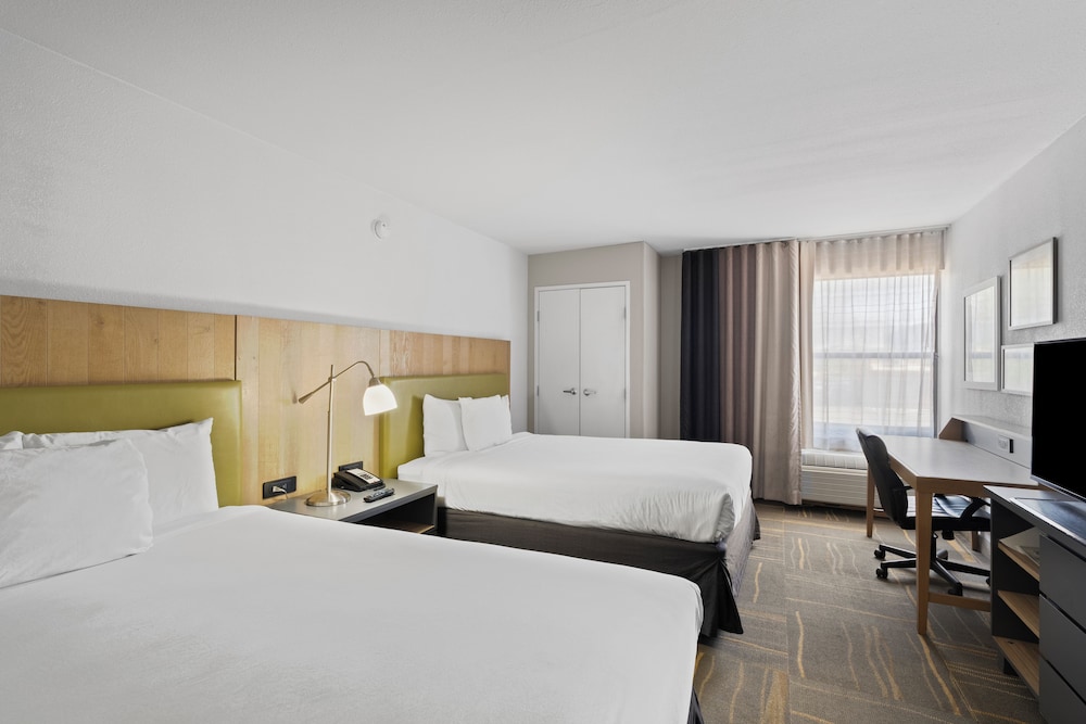 GreenTree Inn and Suites Phoenix Sky Harbor 20/65