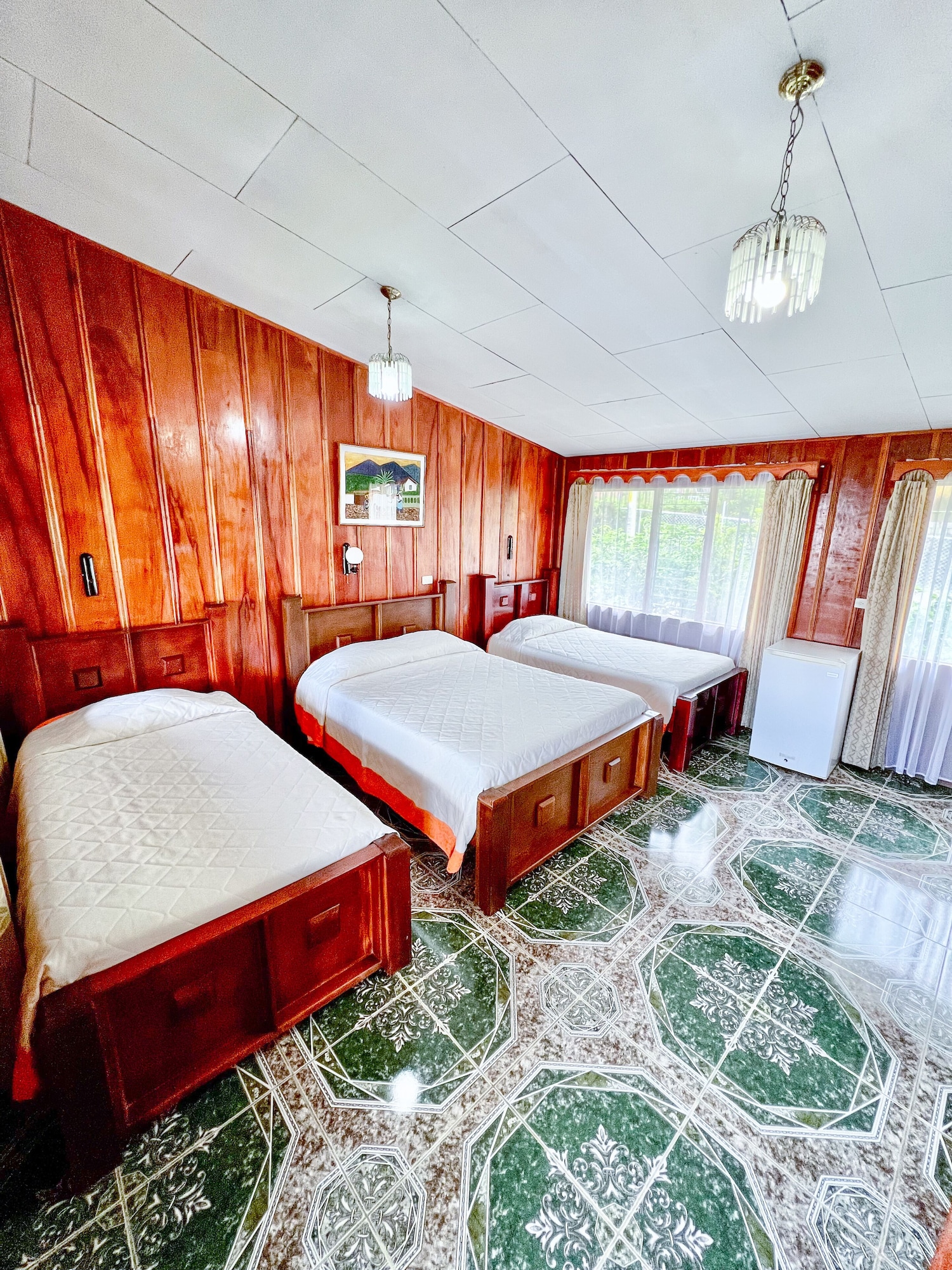1 BEDROOM, QUADRUPLE