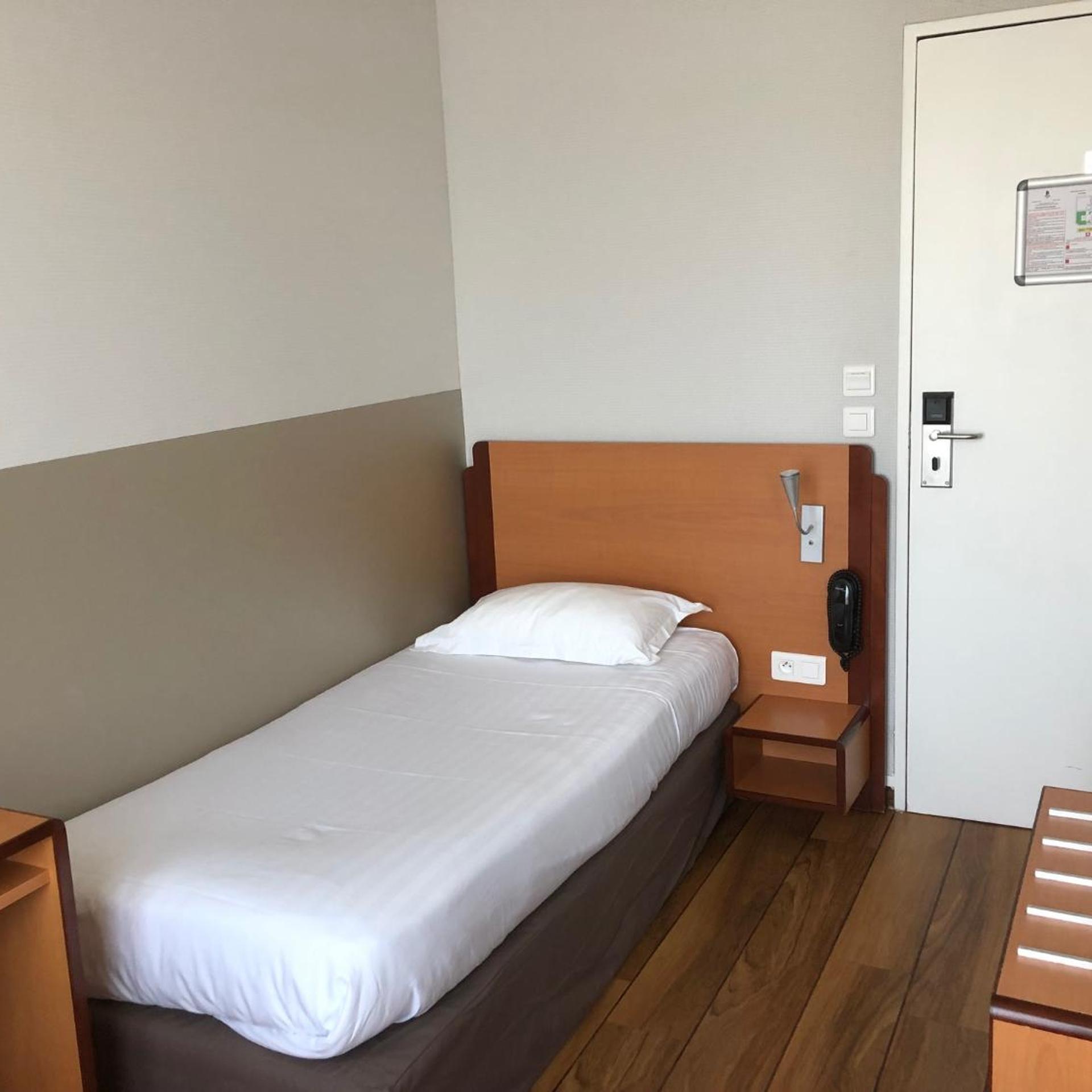 Room, Single