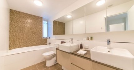 Empire Apartment Hotel 55/56