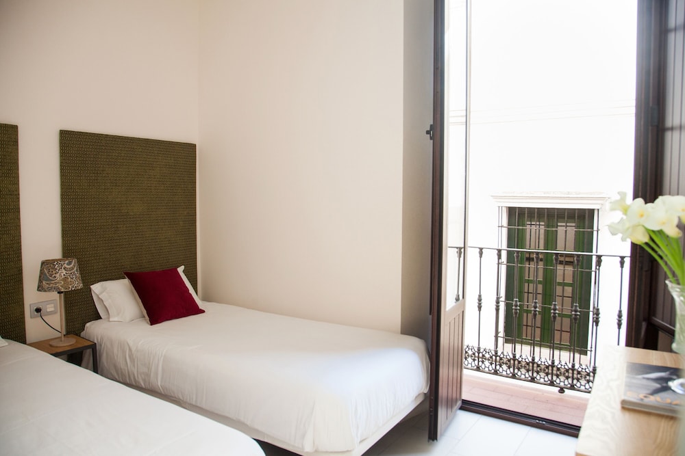 2 BEDROOMS, DELUXE, APARTMENT