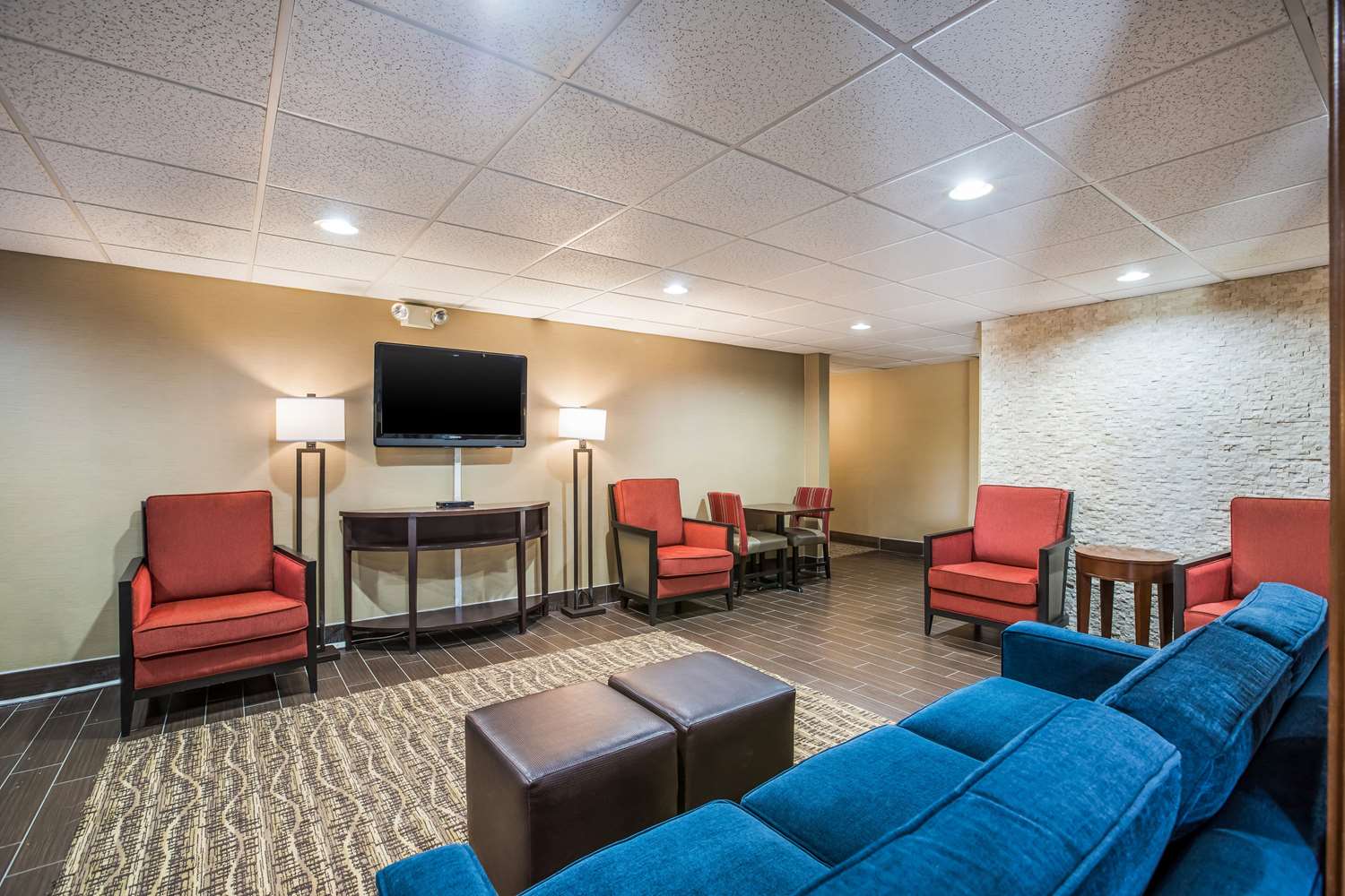 Comfort Inn & Suites Fairborn Near Wright Patterson AFB 10/15