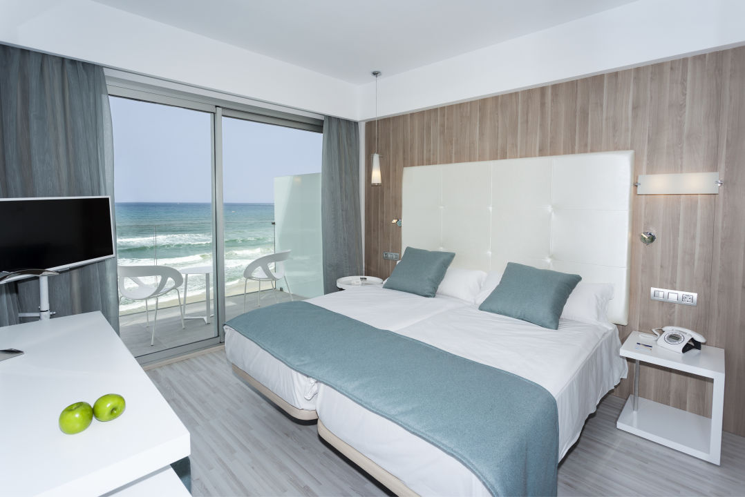 Room, Double or Twin Bed, Sea Front