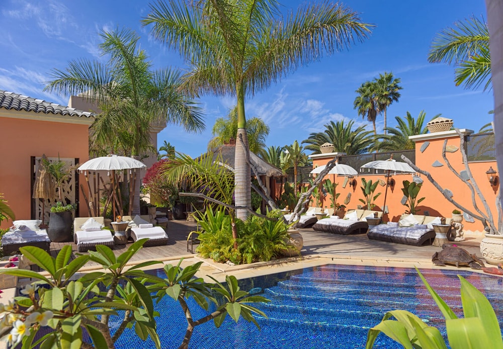 Royal Garden Villas & Spa 76/80