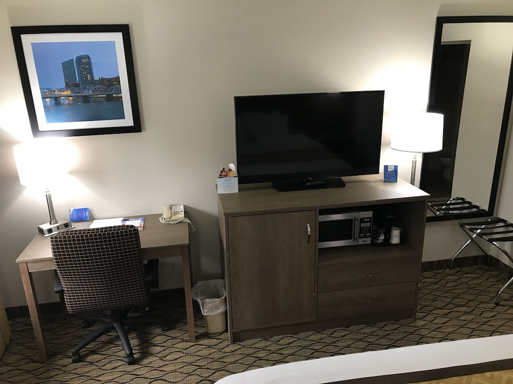 Baymont By Wyndham Grand Rapids Southeast 32/38