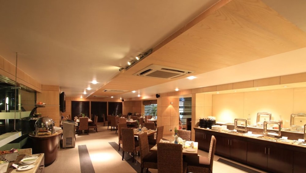 IRIS HOTEL 46/60
