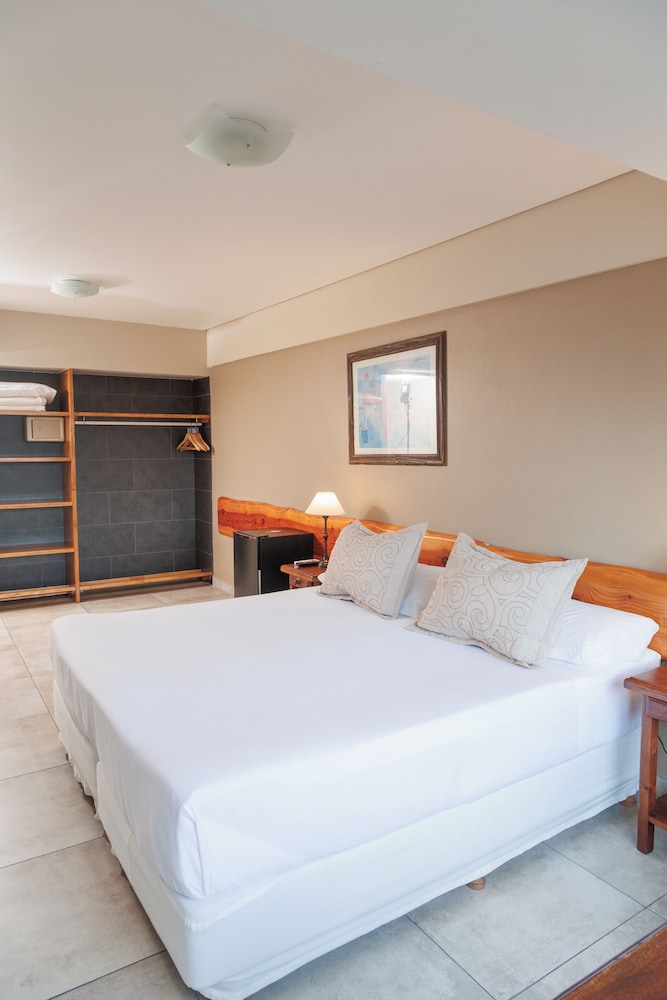 ROOM, DOUBLE BED, LAKE VIEW