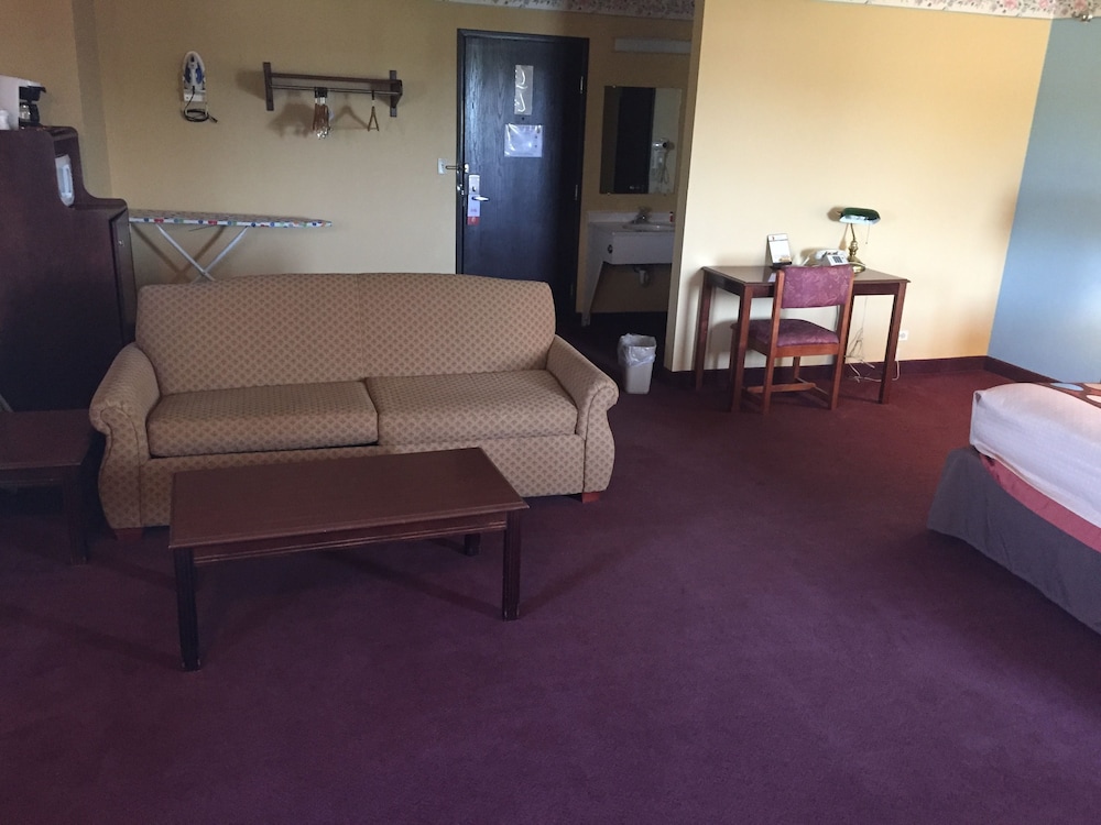 Super 8 by Wyndham Woodstock 15/19