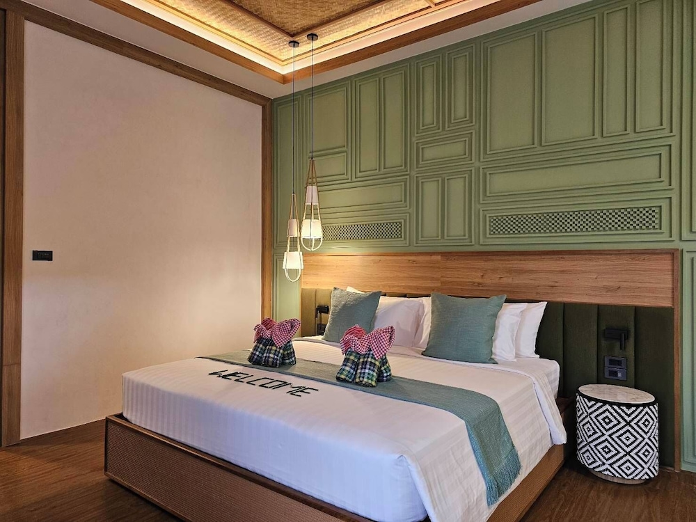 Pool House, King Bed