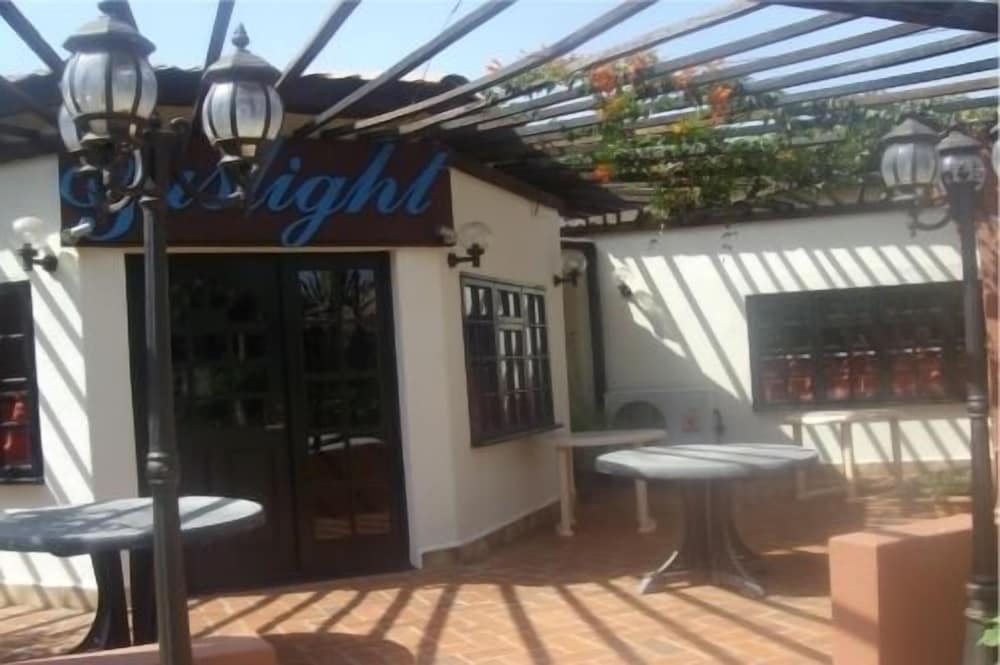 Holiday Beach Club 8/34