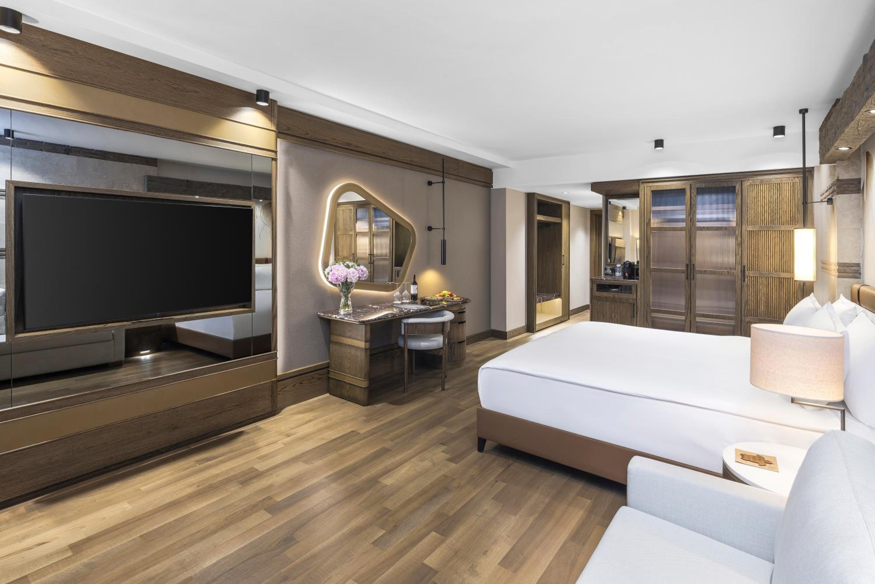 1 Bedroom, Suite, Golf Course View
