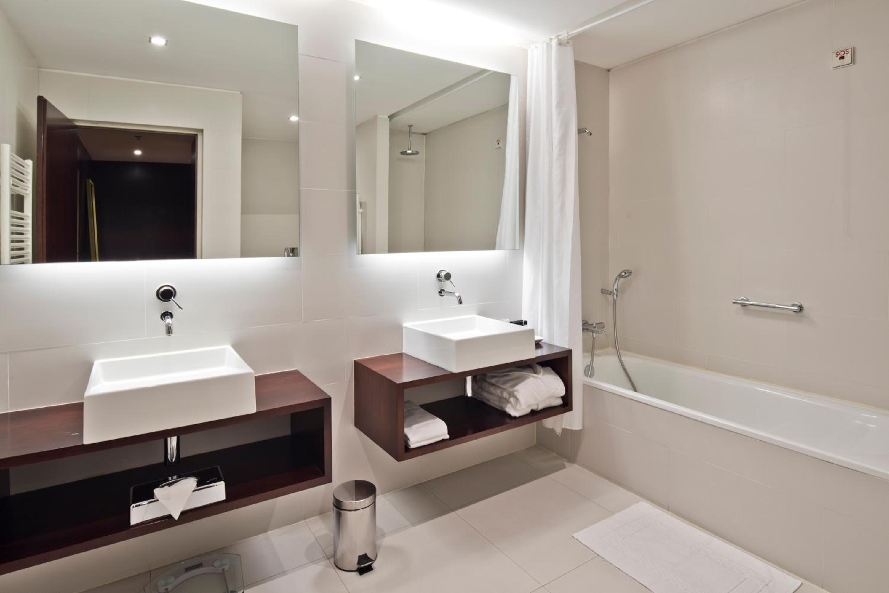 جناح تنفيذي بسرير مزدوج، Golden Tulip Sao Joao da Madeira Hotel 8/10
