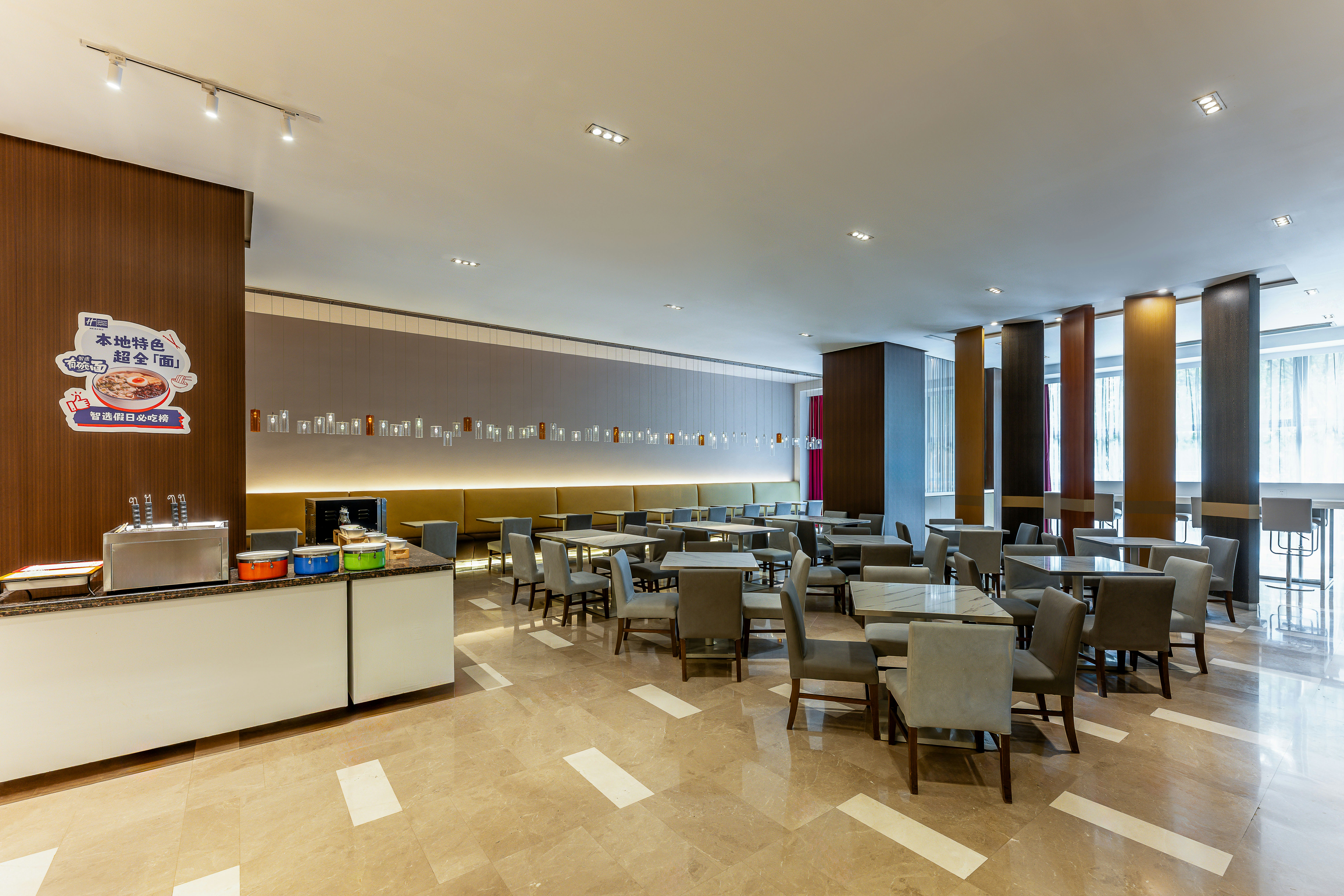 HOLIDAY INN EXPRESS SHANGHAI JINSHA 35/50