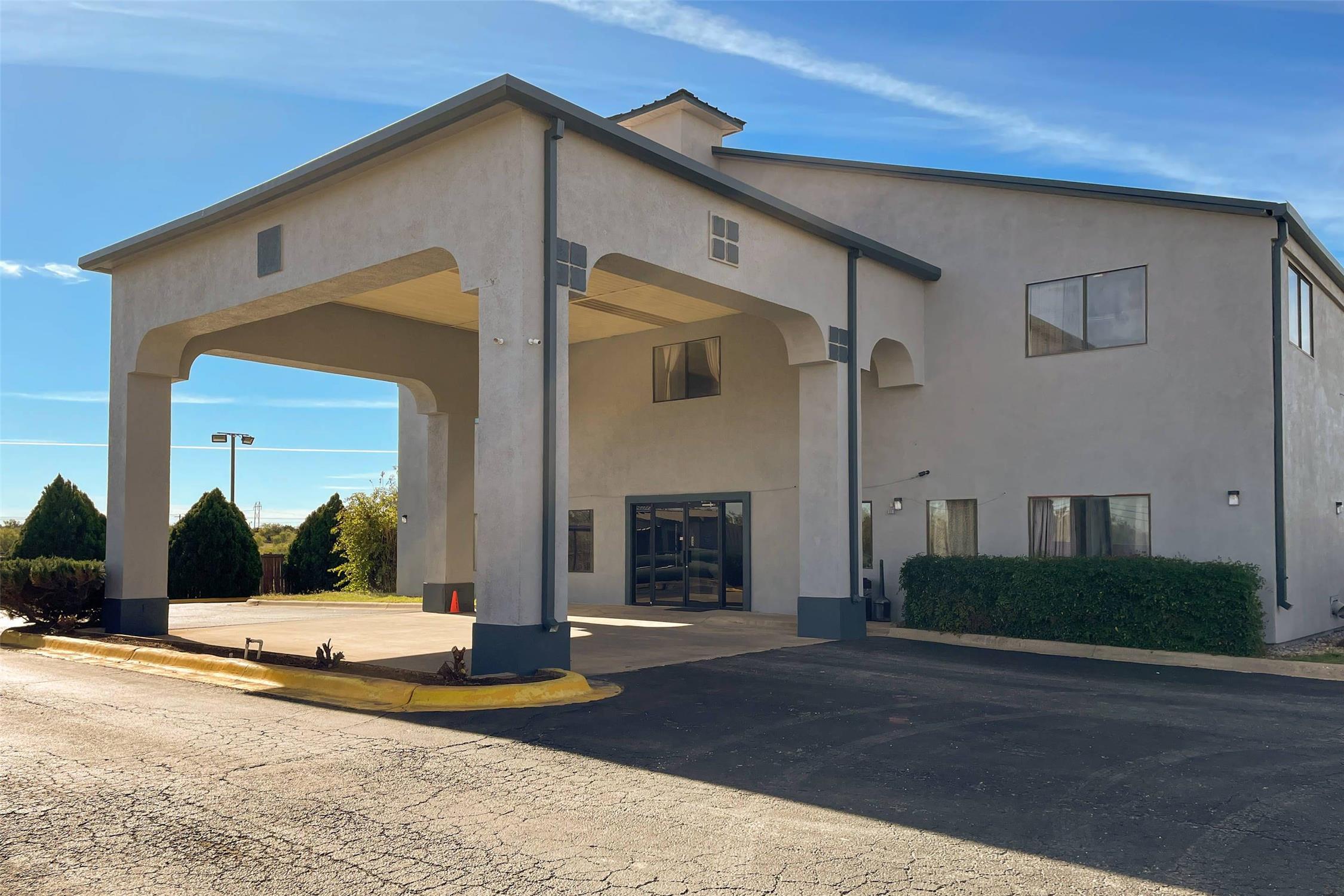 Econo Lodge Inn & Suites Sweetwater I-20 2/9