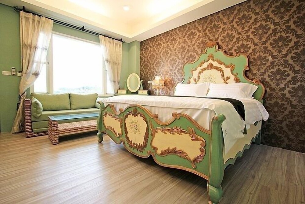 Cai Feng B&amp;B 12/37