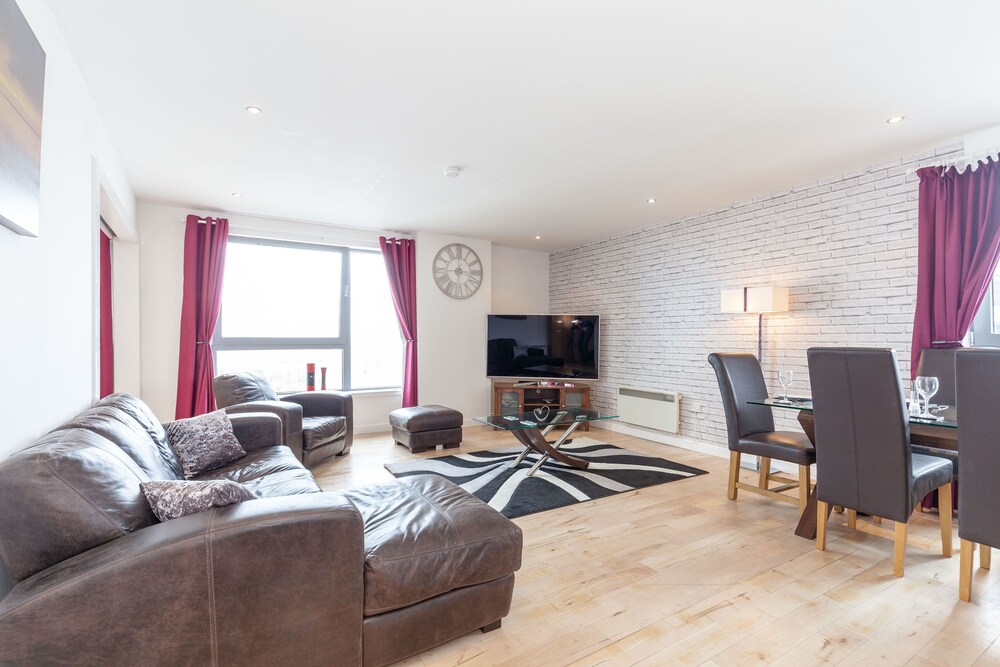 Stylish Penthouse Suite 13/17