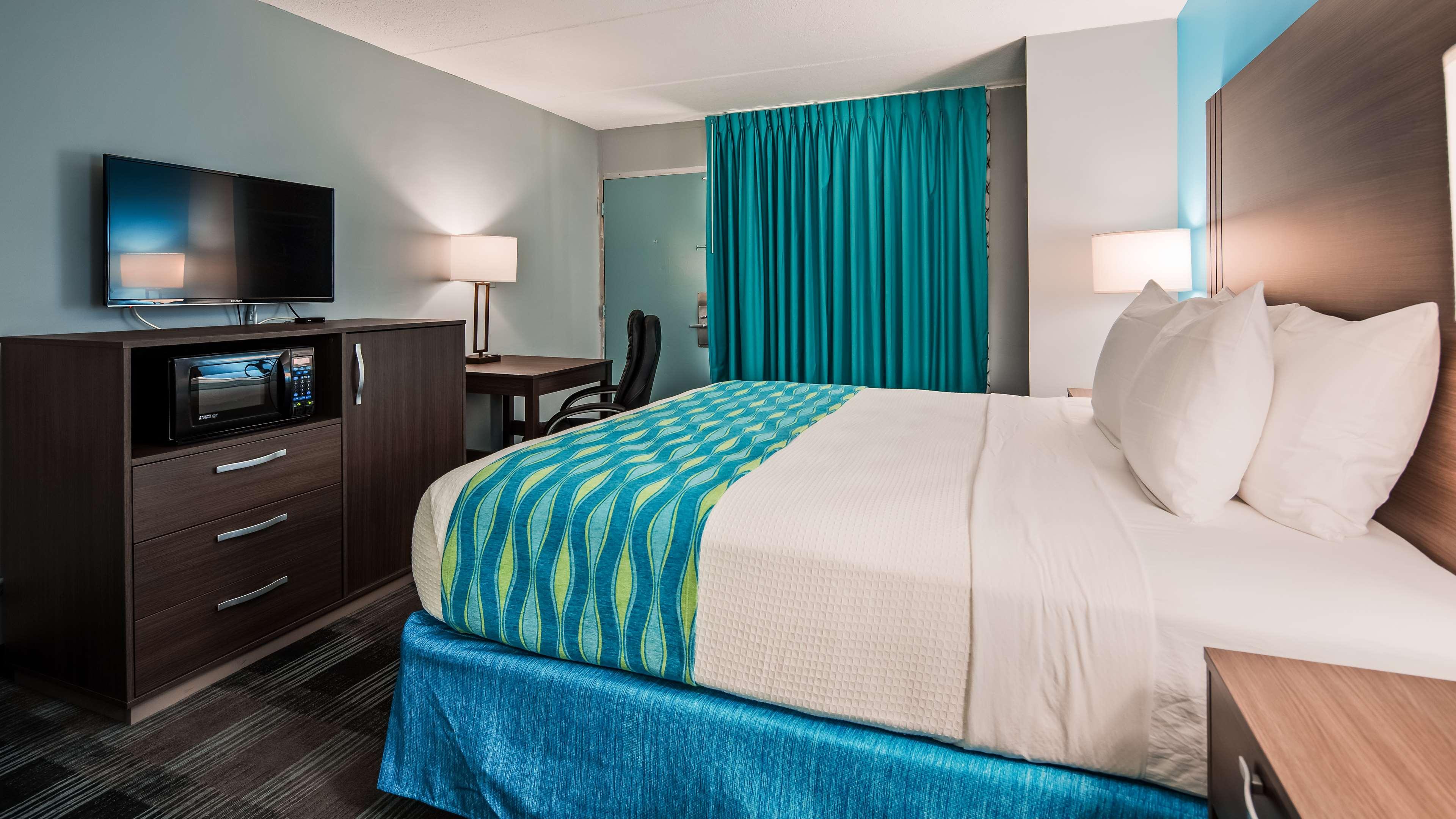 ROOM, KING BED