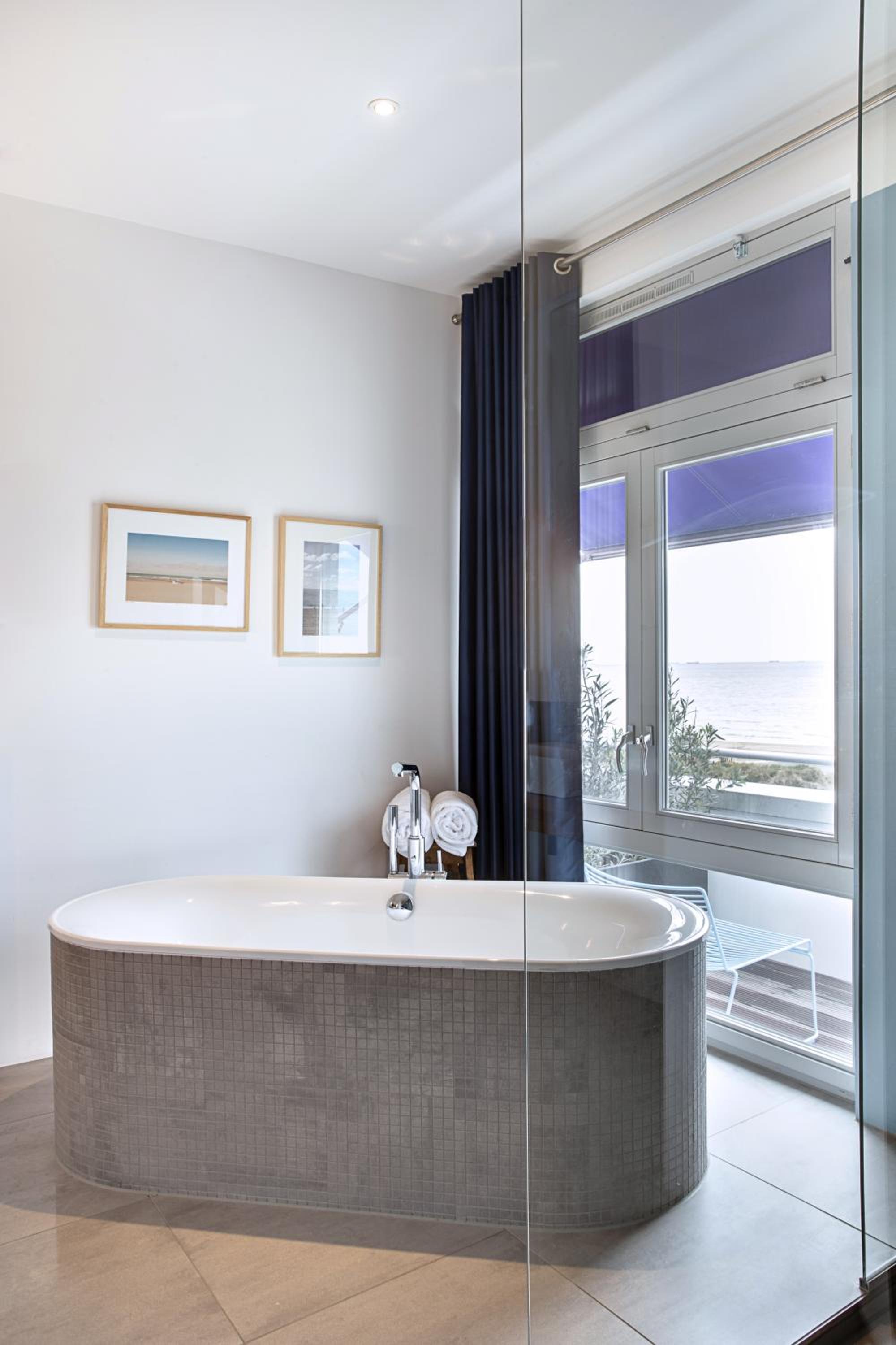 Vesper Hotel 4/50