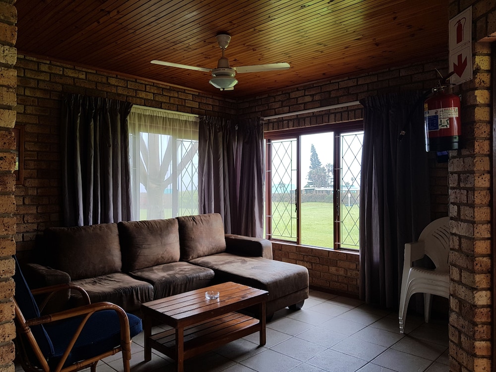 Port Edward Holiday Resort 25/50