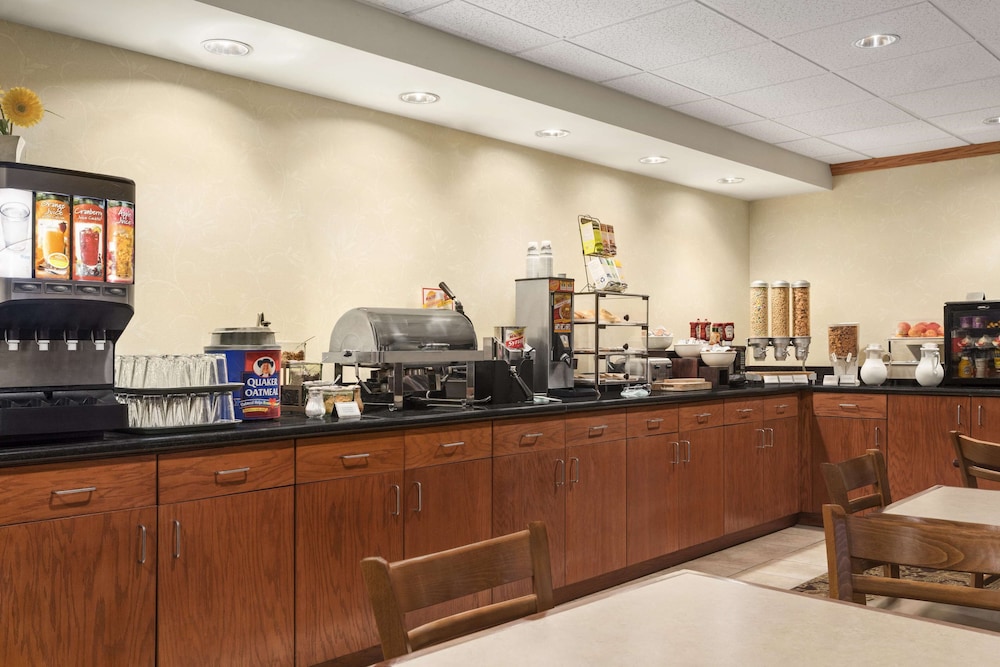 Comfort Inn & Suites Dothan Northside Plaza 21/24