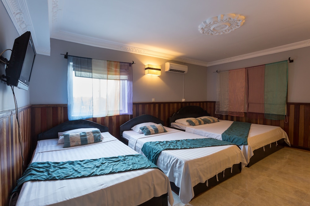 Le Tigre Hotel 6/48