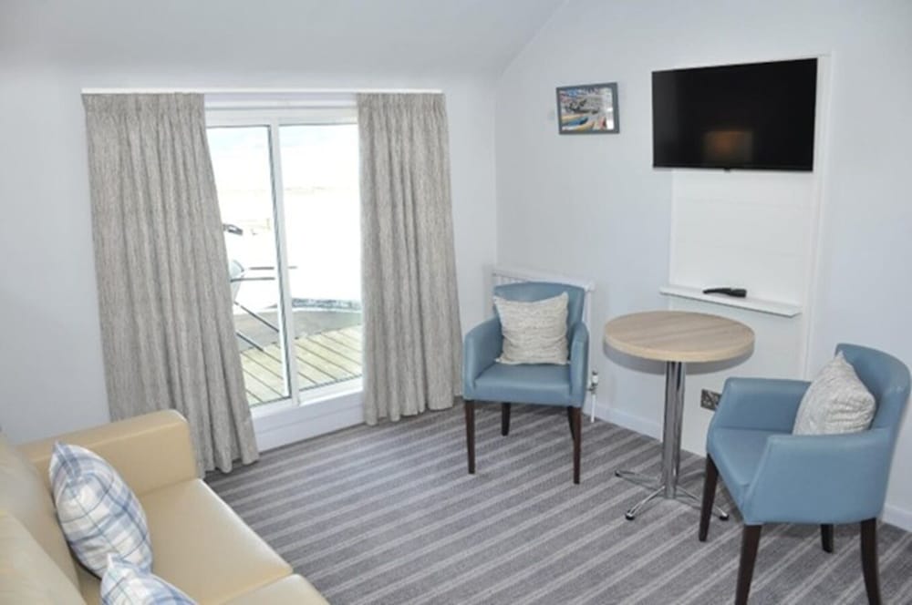 North West Castle Hotel 42/50