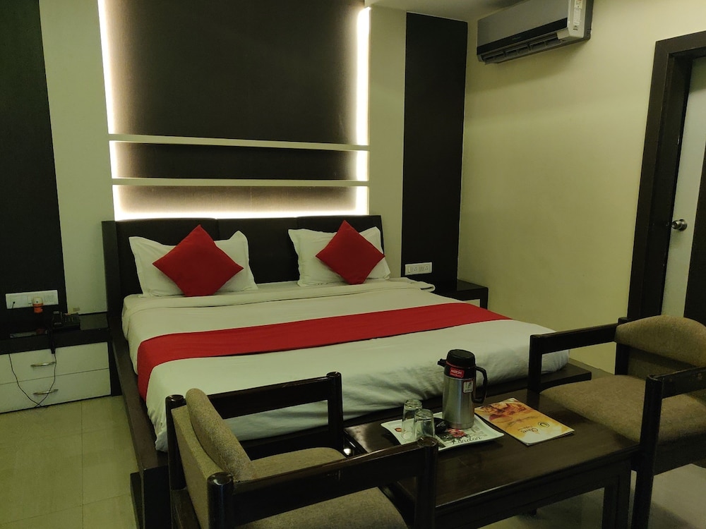 HOTEL RAHUL 8/18