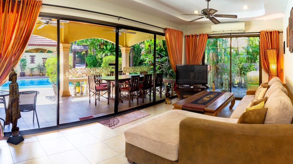 Coconut Paradise Villas 24/50