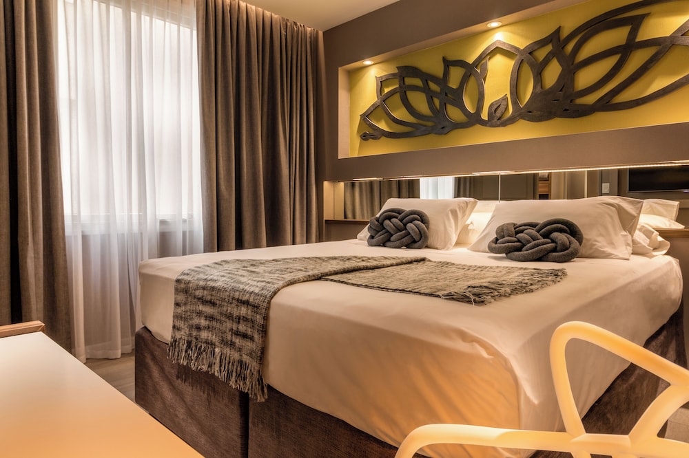 DELUXE, DOUBLE BED, BALCONY