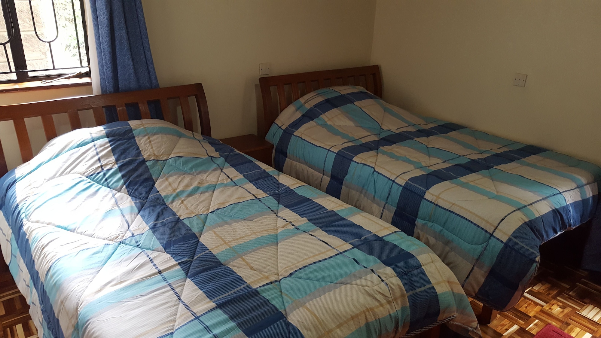 ROOM, TWIN BEDS, PRIVATE BATHROOM