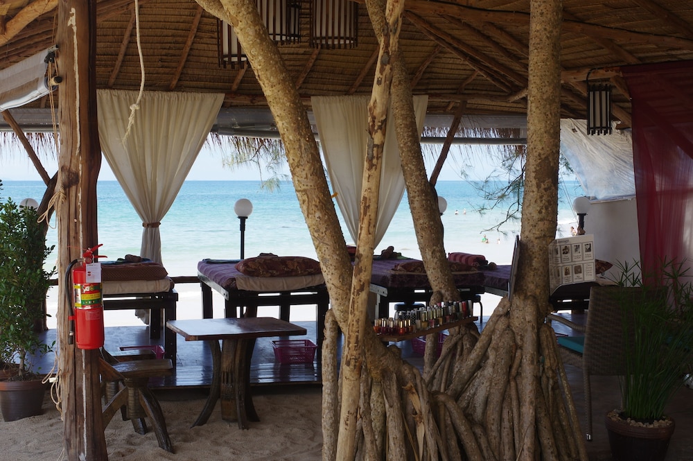 Thai House Beach Resort 30/50