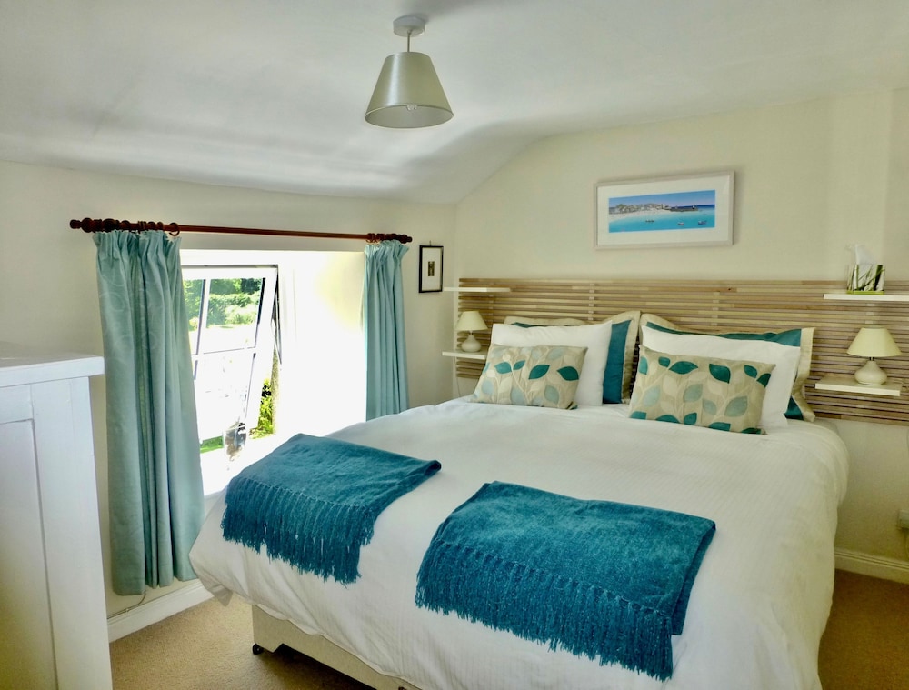Tresowes Green Cottage 7/50