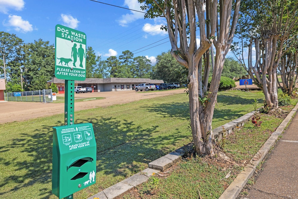 Motel6 Mccomb Ms 32/56