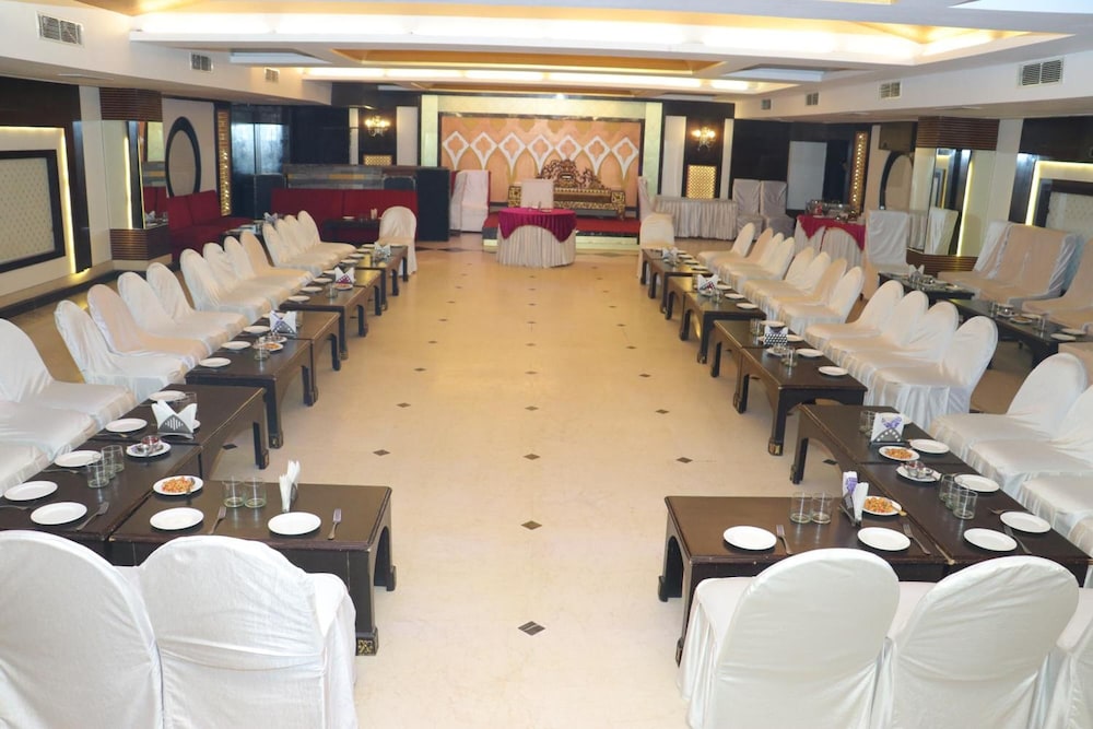 OYO Premium Bhai Bala Chowk 36/48